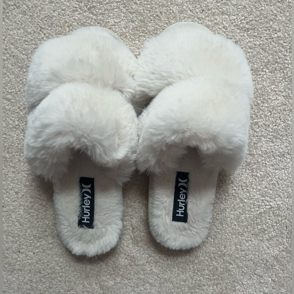 hurley fuzzy slippers